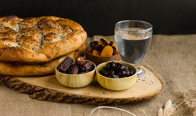Bu gece sahur saat kaçta? İlk iftar saat kaçta açılacak?