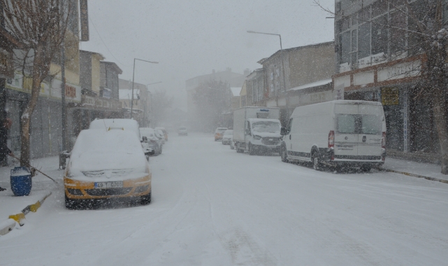 Bulanık'ta 48 köy yolu ulaşıma kapandı