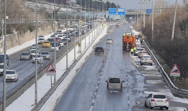 Bursa'da kardan kapanan Mudanya yolu açıldı