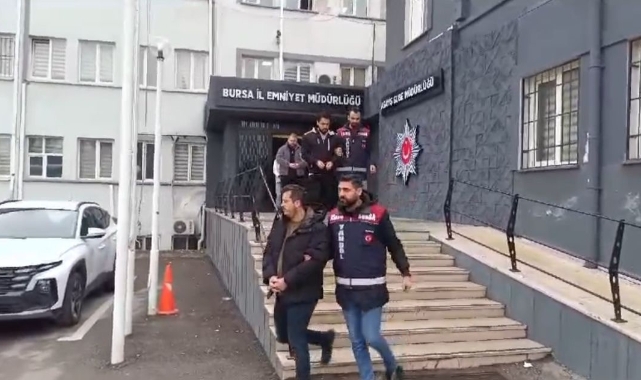 Bursa’da kendilerini banka çalışanı olarak tanıtan dolandırıcılardan 2.5 milyonluk vurgun!