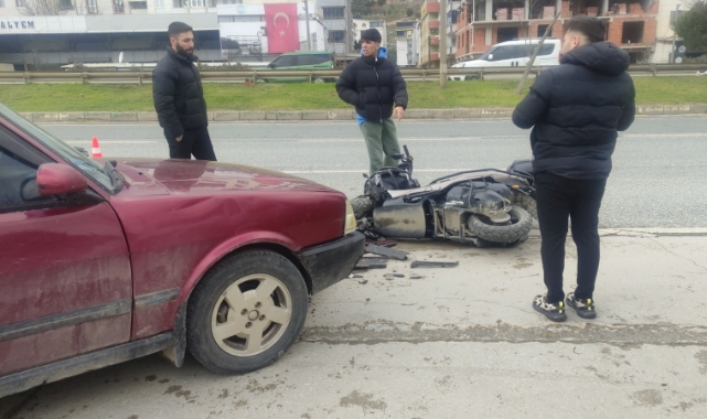 Bursa'da korkutan kaza! Motosiklet otomobille çarpıştı