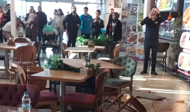 Bursa'da Korupark AVM'de tavan çöktü! Ölümden döndüler