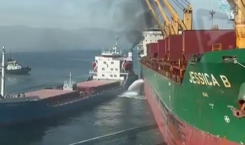 Bursa'da limandan çıkan gemi başka bir gemiye çarptı!