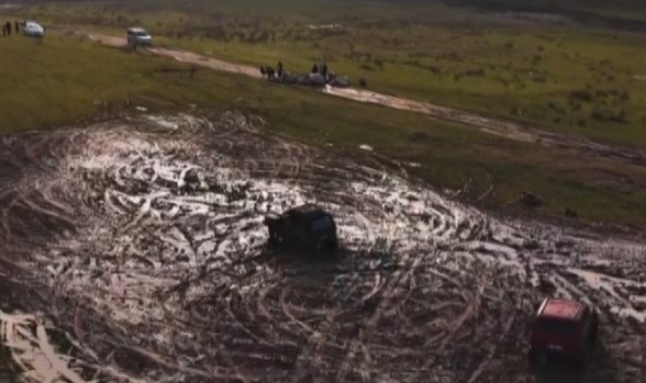 Bursa'da off-road grubunun çamur içindeki dansı havadan görüntülendi