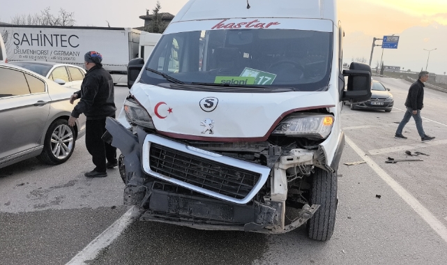 Bursa'da öğrenci servisi ile otomobil çarpıştı! 10 yaralı
