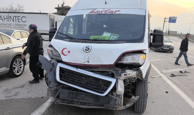 Bursa'da öğrenci servisi otomobille çarpıştı