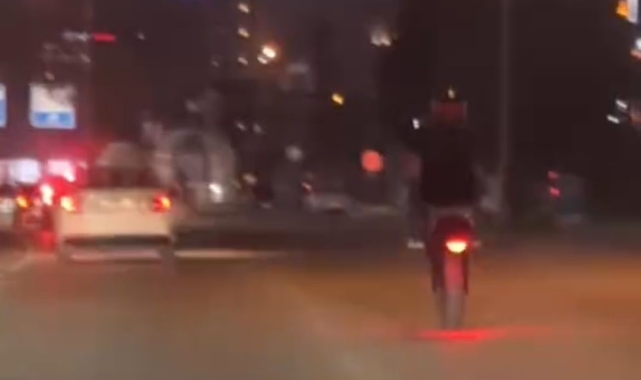 Bursa'da tek teker üstünde tehlikeli yolculuk!