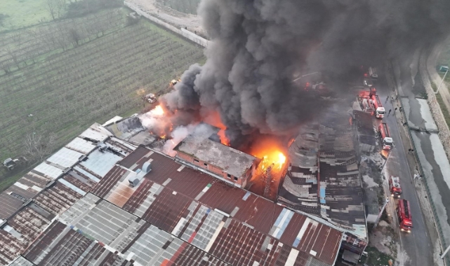 Bursa'da yanan geri dönüşüm fabrikası ruhsatsız çıktı