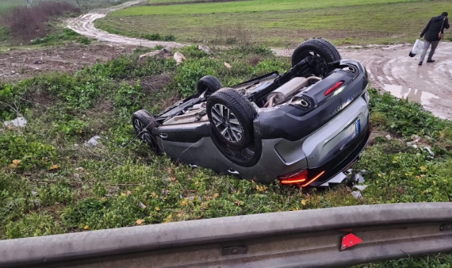 Bursa'da yanlış girdiği yolda otomobiliyle takla attı!