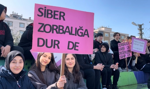 Bursa'da yüzlerce öğrenci akran zorbalığıyla mücadele için yürüdü!