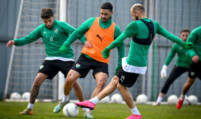 Bursaspor, Anadolu Üniversitesi maçına kilitlendi