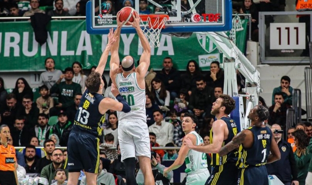 Bursaspor Fenerbahçe Beko'ya uzatmalarda yenildi