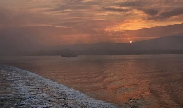 Çanakkale Boğazı yoğun sis nedeniyle gemi geçişlerine kapatıldı