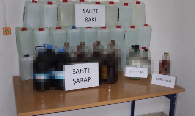 Çanakkale’de bağ evinde 240 litre sahte içki ele geçirildi