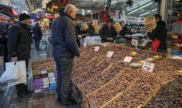 Çarşıda Ramazan yoğunluğu başladı