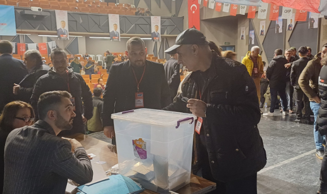 CHP Yıldırım'da oy verme işlemi başladı! Yeni İlçe Başkanı belli olacak