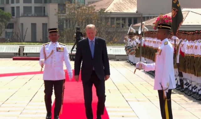 Cumhurbaşkanı Erdoğan Malezya'da törenle karşılandı