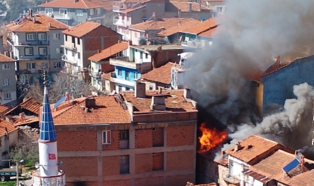 Denizli'de yaşlı kadının evi yangında kullanılamaz hale geldi