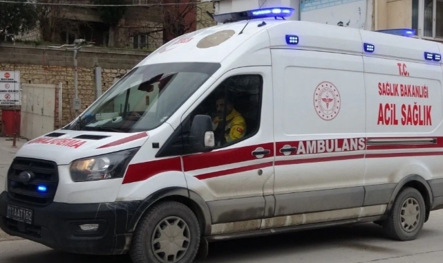 Devrilen motosiklet sürücüsü yaralandı