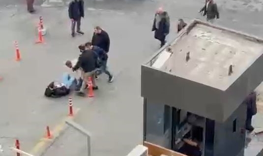 Dolmuş şoförü yolcuyu darp etti!