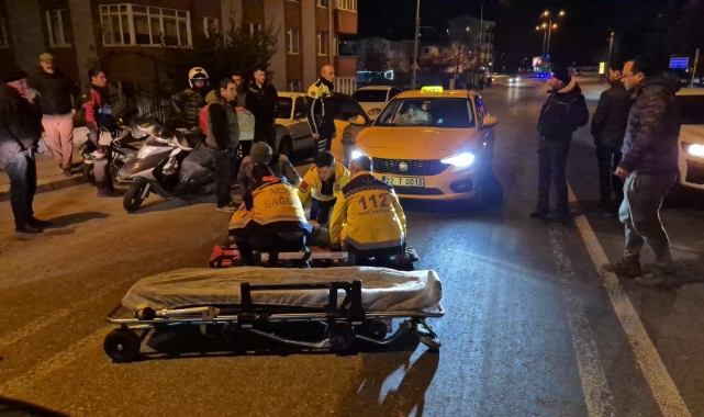 Edirne'de yoldan geçmeye çalışan adama ticari taksi çarptı