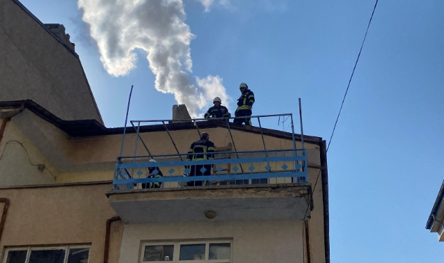 Elazığ'da 4 katlı binanın bacası yandı