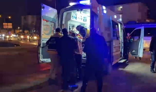 Elazığ'da motosiklet aydınlatma direğine çarptı! 2 yaralı