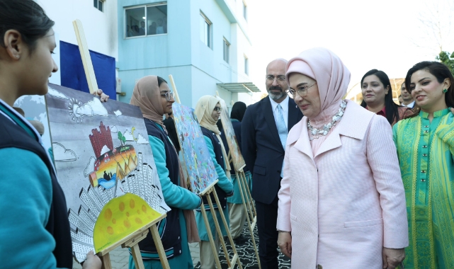 Emine Erdoğan Pak-Türk Maarif Uluslararası Okulları'nı ziyaret etti