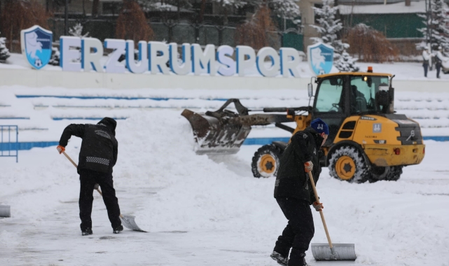 Erzurum'da ekiplerin kar mesaisi sürüyor