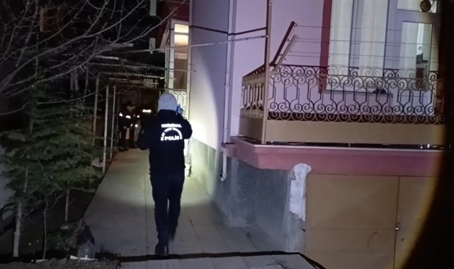 Evde ölü bulundu! Misafirliğe gelen arkadaşı gözaltına alındı