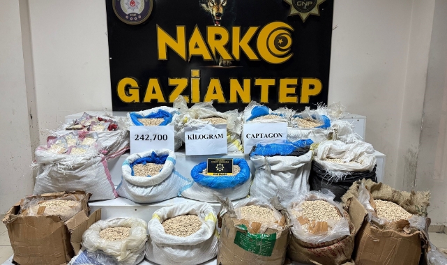 Durdurulan araçtan çuvallar dolusu uyuşturucu çıktı