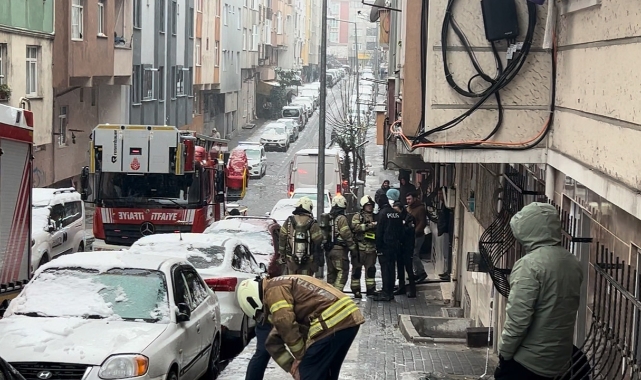 Gaziosmanpaşa’da 5 katlı binada yangın çıktı!