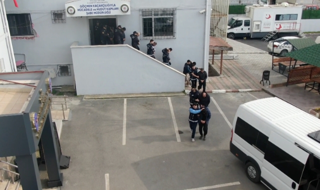 Göçmen kaçakçılığı için bot üreten çeteye operasyon: 18 gözaltı