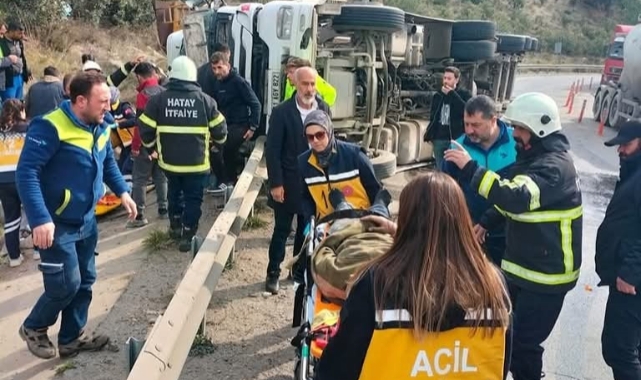 Hatay’da devrilen demir yüklü kamyonun sürücüsü yaralandı