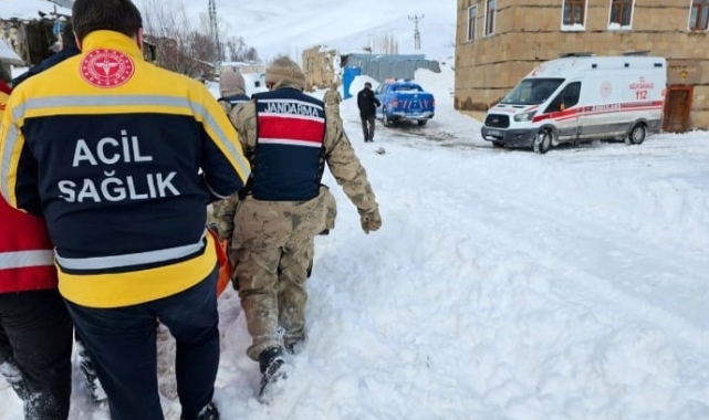 Hayvanından tekme yiyen vatandaşın imdadına jandarma yetişti
