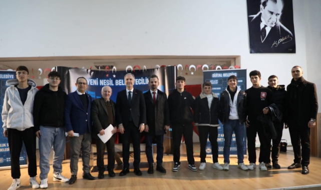 İnegöl Belediye Başkanı Alper Taban öğrencilerle buluştu