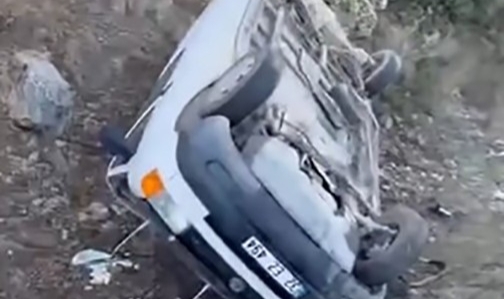 Isparta’da kontrolden çıkan otomobil takla attı! 2 yaralı