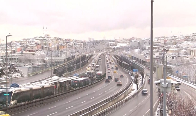 İstanbul'da kar tatili sürücülere yaradı!