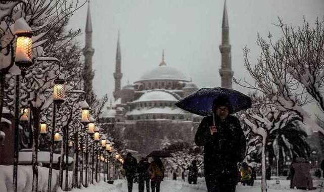 İstanbul’da kar yağışı şiddetini sürdürüyor! Tüm ilçelere sarı kod verildi