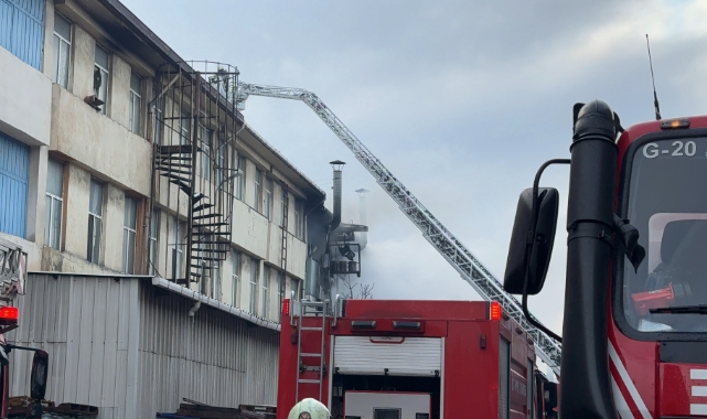 İstanbul'da kauçuk imalathanesinden alevler yükseldi