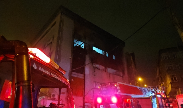 İstanbul'da tekstil atölyesinde yangın! 2 kişi dumandan etkilendi