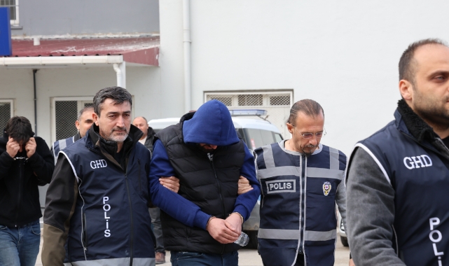 Kaçak göçmenlere VIP taşımacılık yapan şebeke Adana'da çökertildi