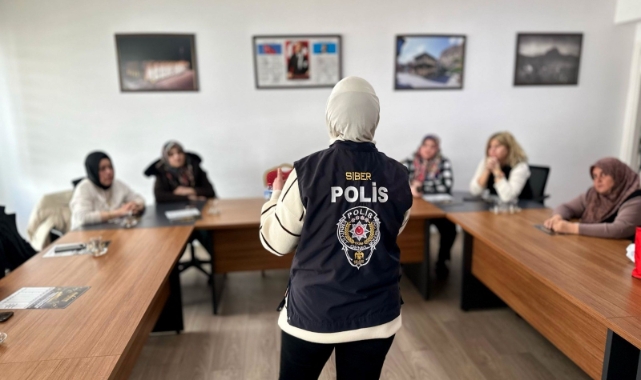 Kadınlara güvenli internet kullanımı anlatıldı