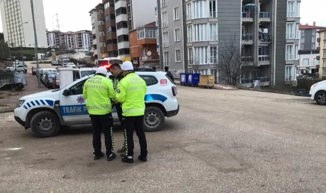 Kamyonet ile otomobil çarpıştı, 2 yaralı