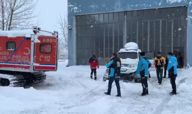 Kapanan köydeki hasta zorlu mücadele ile hastaneye ulaştırıldı