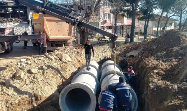 Karacasu'da beton büzler yer altına indirildi