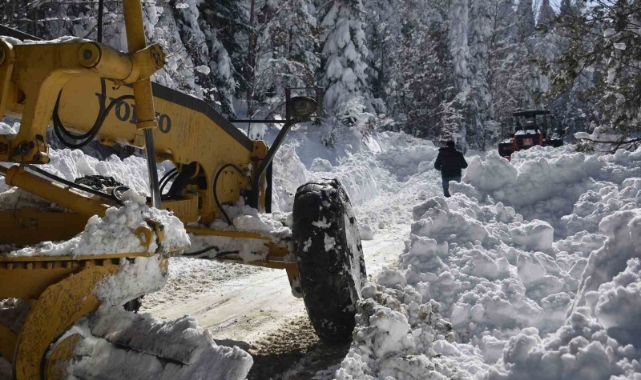 Kastamonu’da 303 köy yolu kar yağışı sebebiyle ulaşıma kapandı