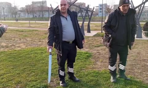 Kavgayı ayıran güvenlik görevlisi döner bıçağıyla yaralandı