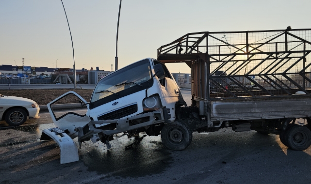 Kayseri’de kamyonet ile sivil polis aracı çarpıştı! 1 polis ağır yaralı