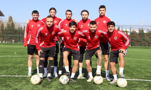 Kırmızı-siyahlı ekip 9 futbolcuya imza attırdı